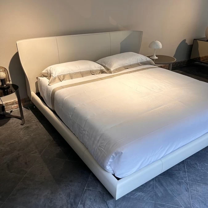 Letto matrimoniale B&B Italia Alys 10