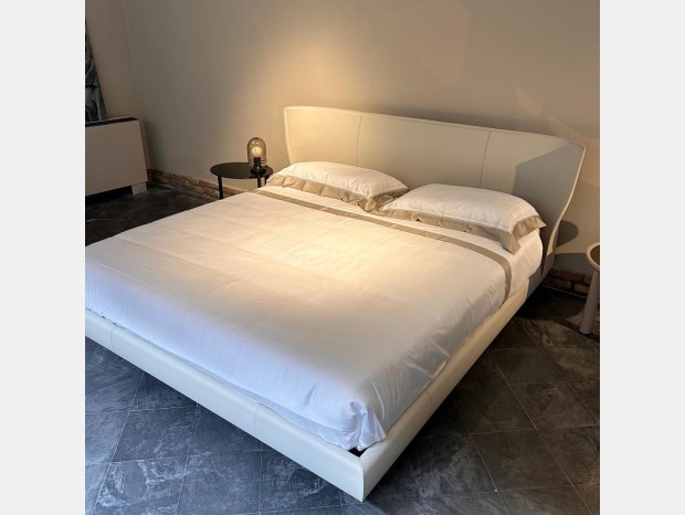 Letto matrimoniale B&B Italia Alys 10